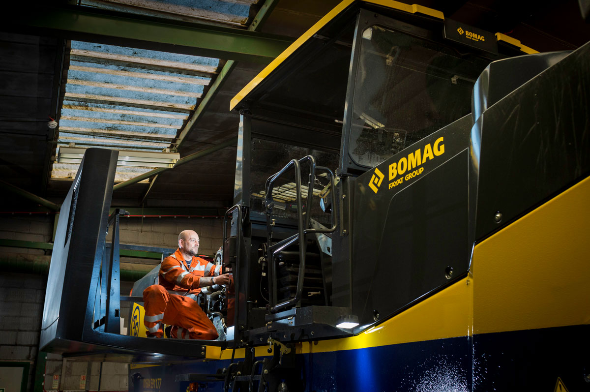 Gallery Tripod Crest