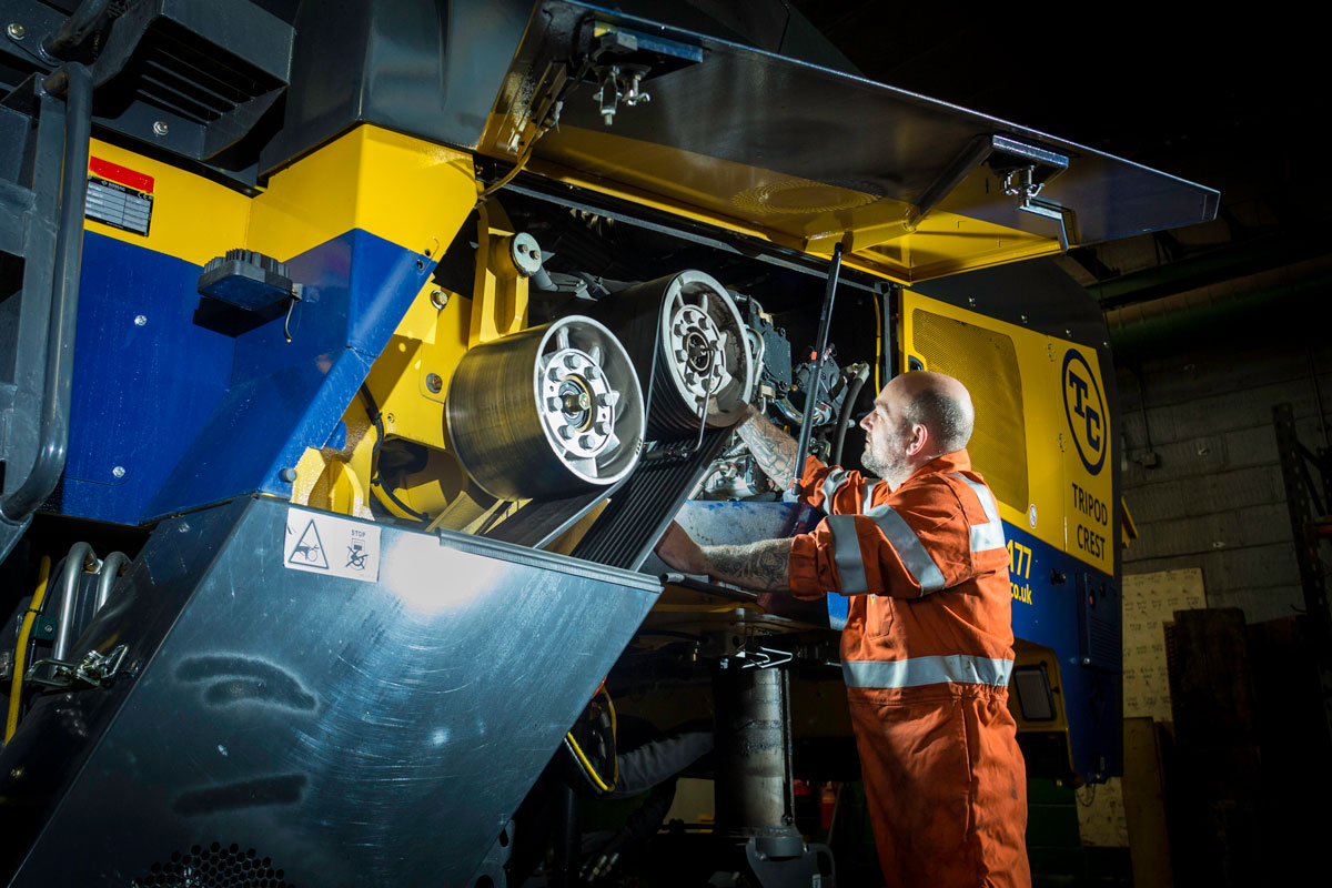 Gallery Tripod Crest