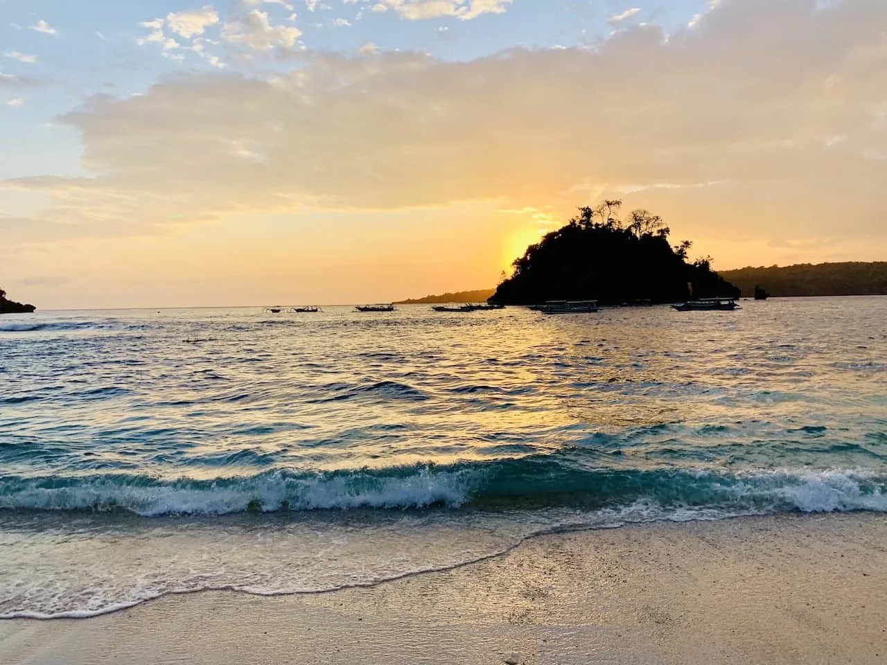 A Guide to Crystal Bay Beach of Nusa Penida The Perfect Sunset