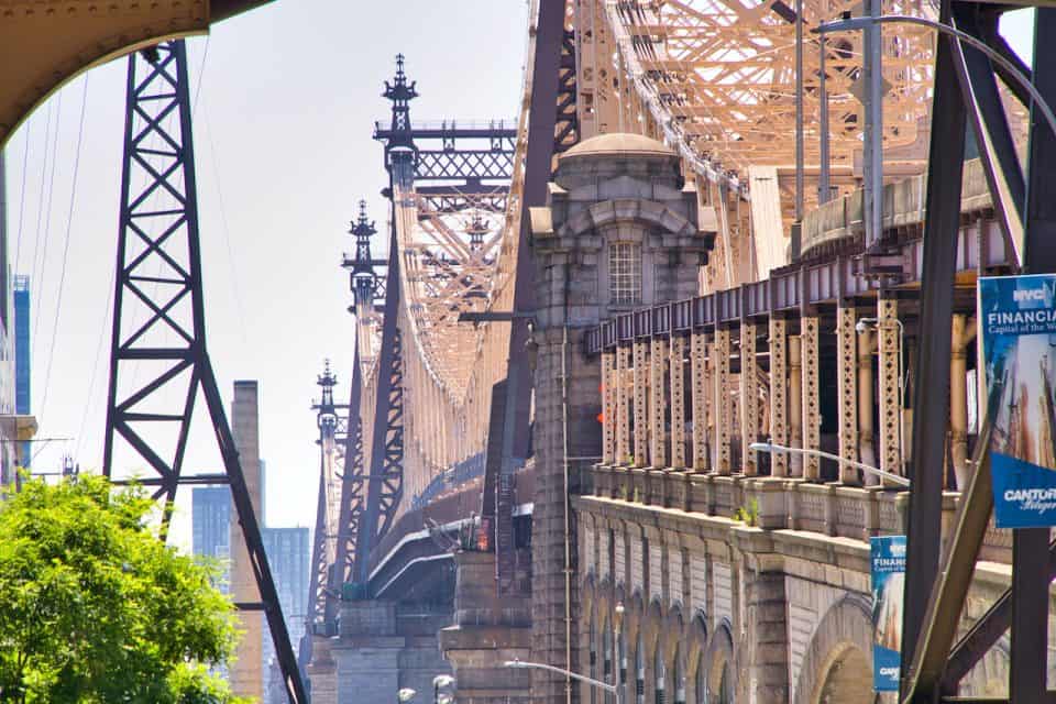 A Queensboro Bridge Walk from Manhattan to Queens (59th St Ed Koch)