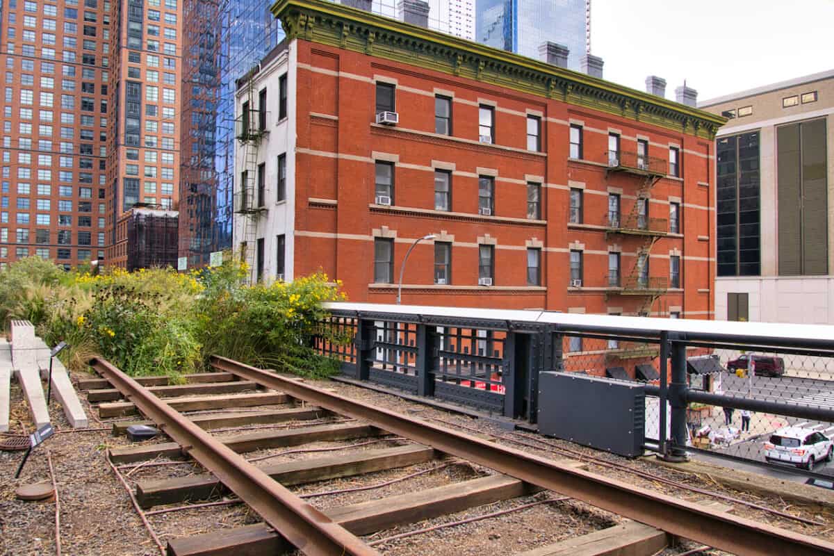 The High Line Park of New York City Visitor’s Guide)