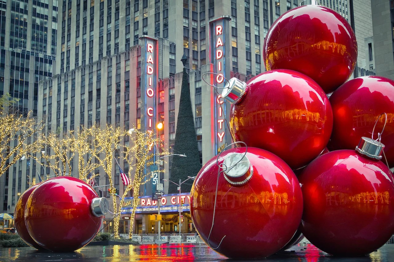 14 Best Christmas Restaurants in NYC (New York Holiday Themed Dining)