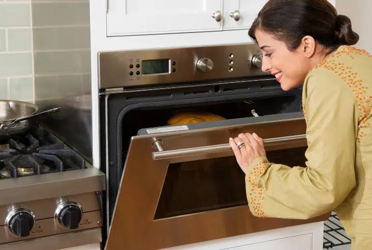Can You Put Paper Plates in the Oven (Foolproof Guide!)