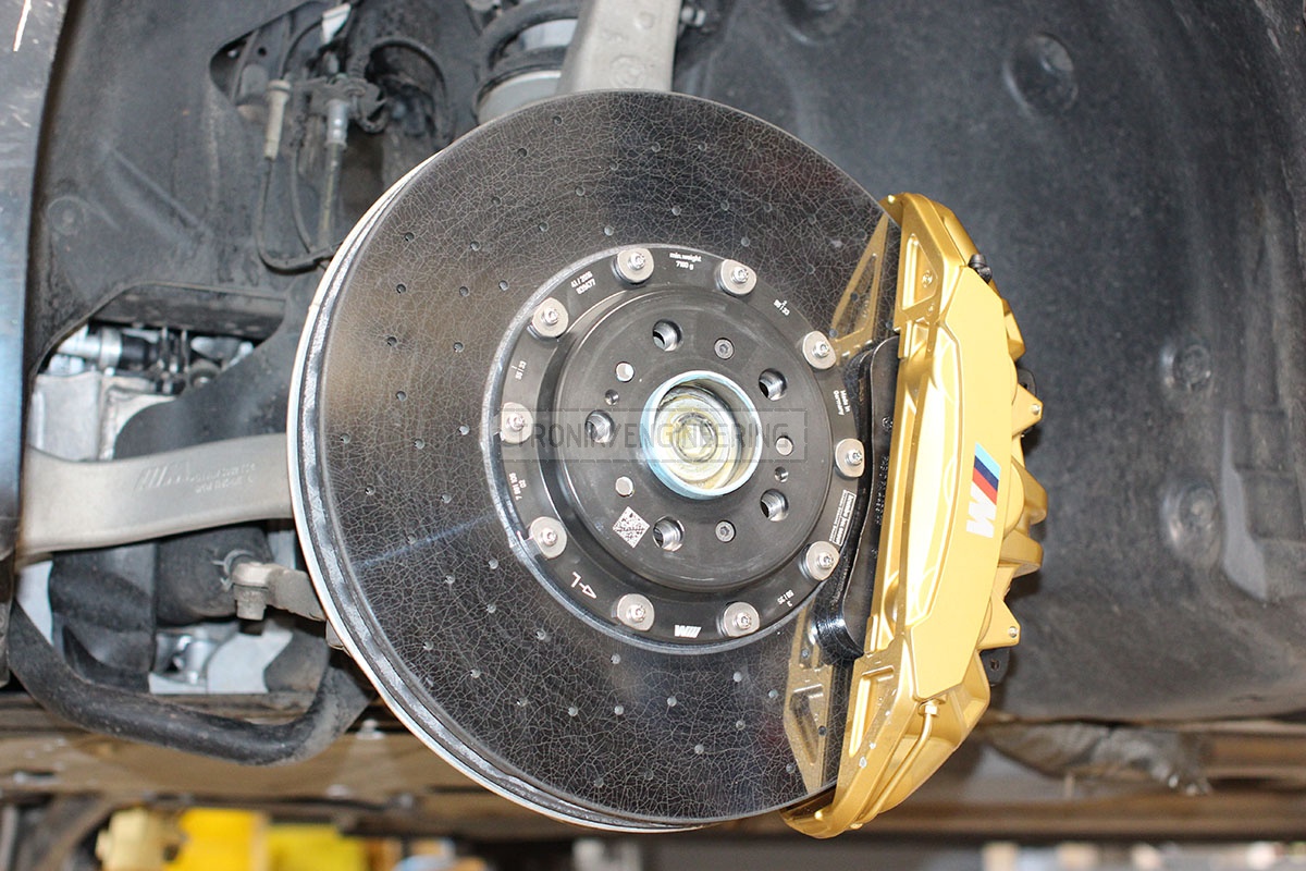 Install carbonceramic brakes BMW M5 F90 on front and rear