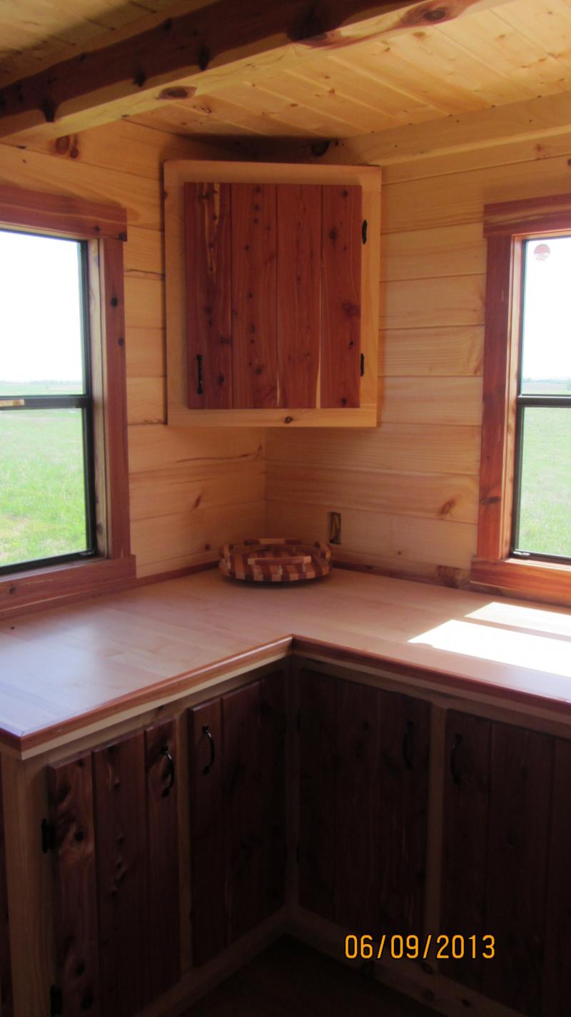 Trophy Amish Cabins, LLC 12' X 32' XTREME LODGE(587 s/f)