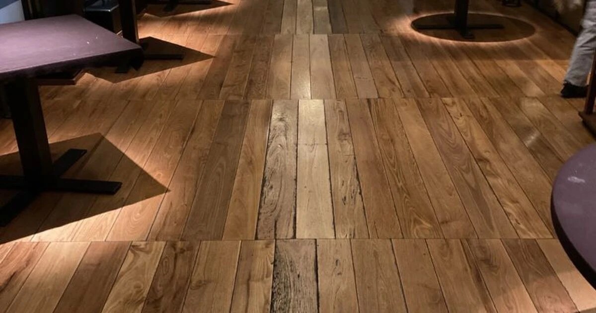 東京都中央区にて、レストランの無垢材フローリング劣化を補修しました。 床 TRSブログ 横浜、川崎エリアを中心にリペアサービスを