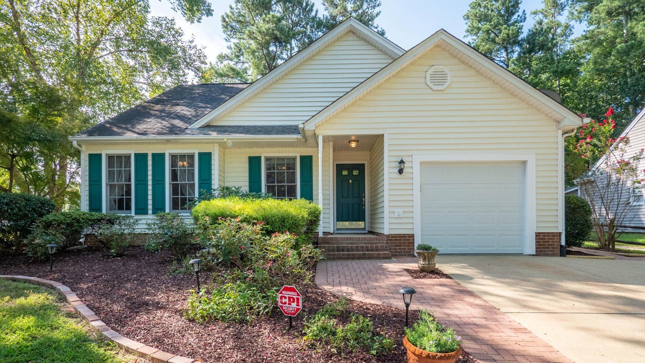 301 Hunter Street, Apex, NC 27502 279,900 TruBlu Realty Full