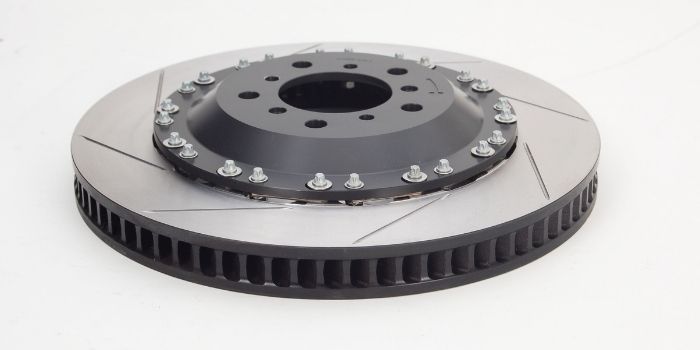 8 Signs & Symptoms of Bad Strut Mount – How to Fix?