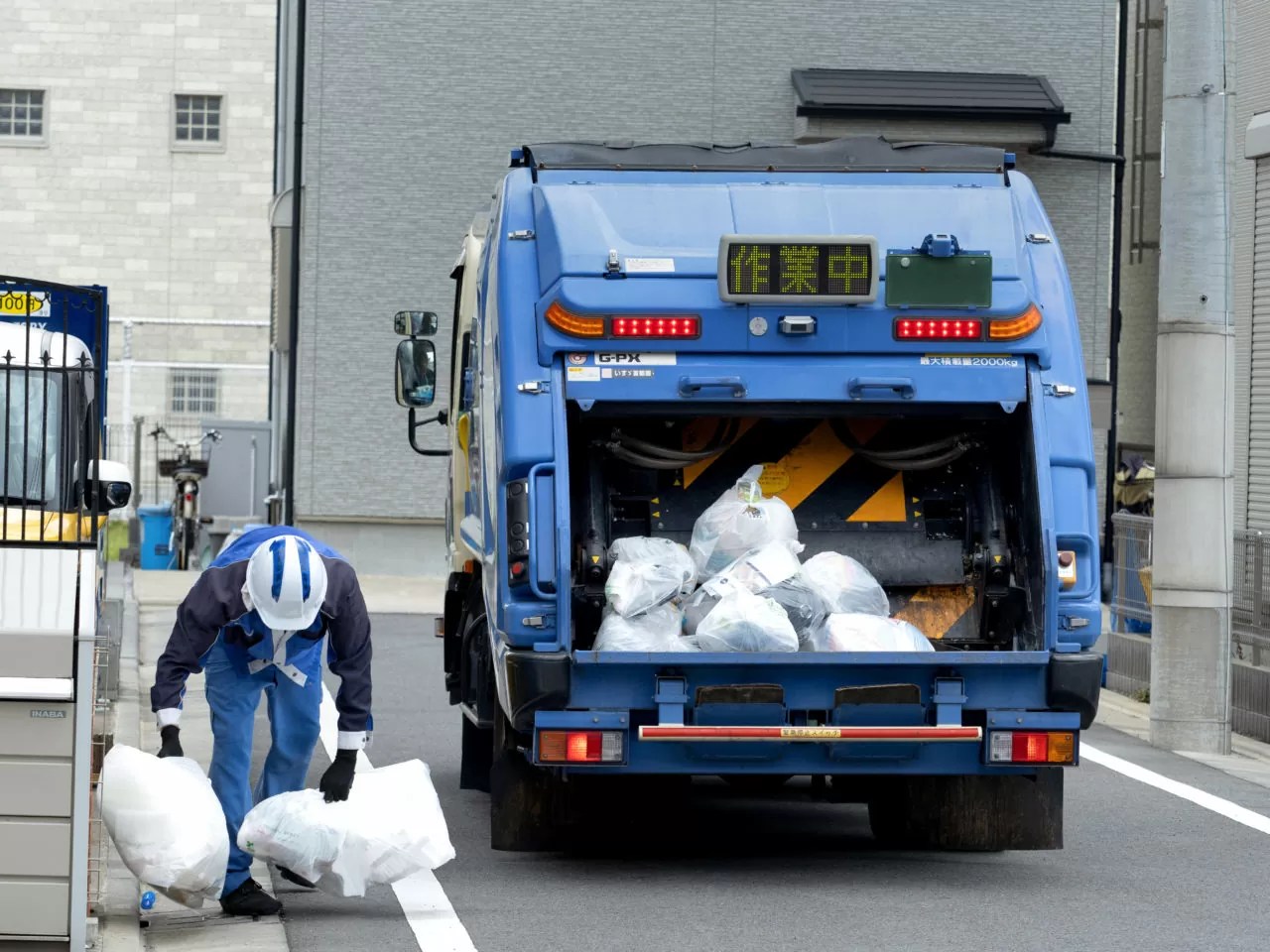 パッカー車(ゴミ収集車)の仕組みや購入する際のポイントを詳しく解説！