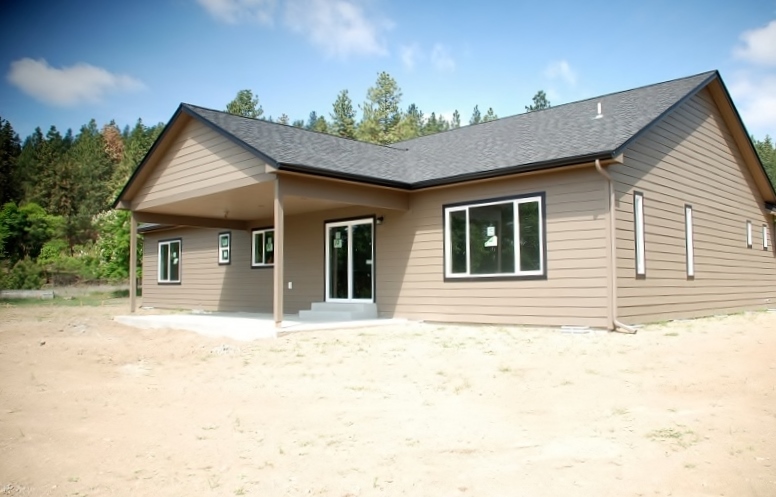 2000+ square foot rambler, with 3 car garage in Spokane