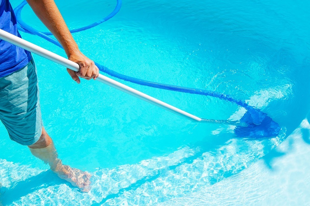 The Best Handheld Pool Vacuums For Keeping Your Pool Sparkling Clean