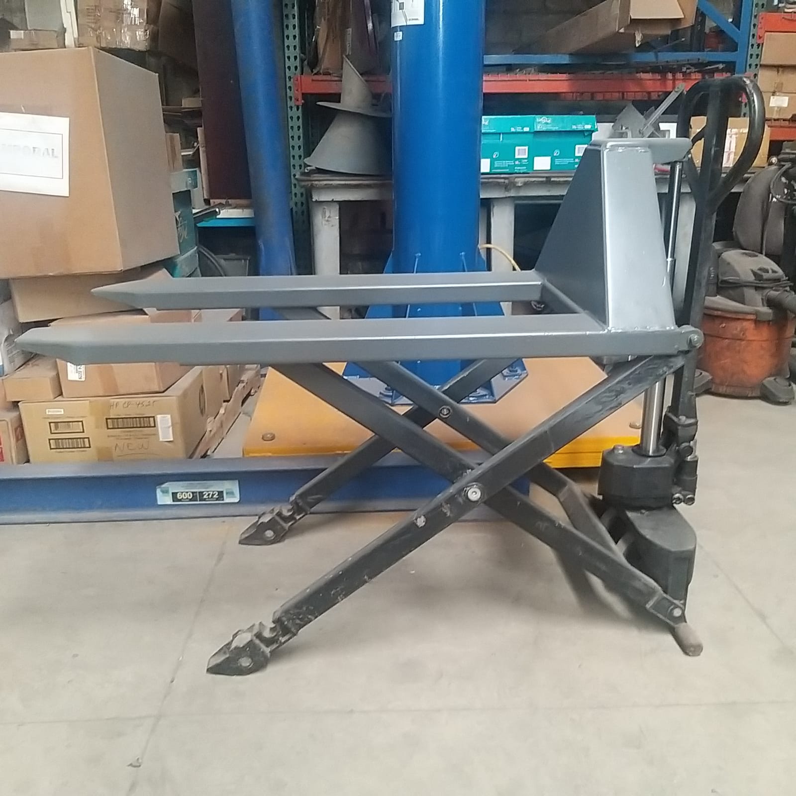 67591335 Scissor Lift Truck