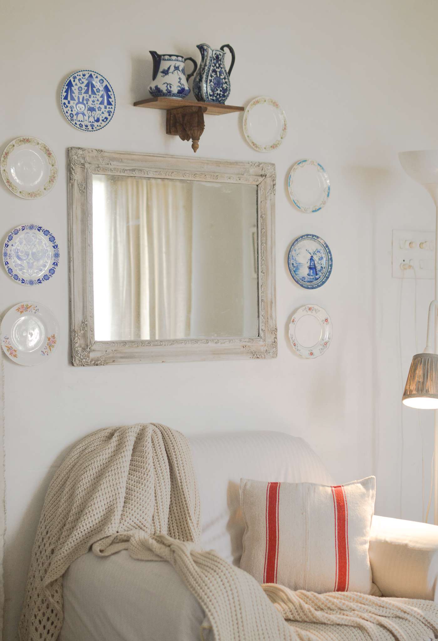 How to display vintage plates on the wall without damage
