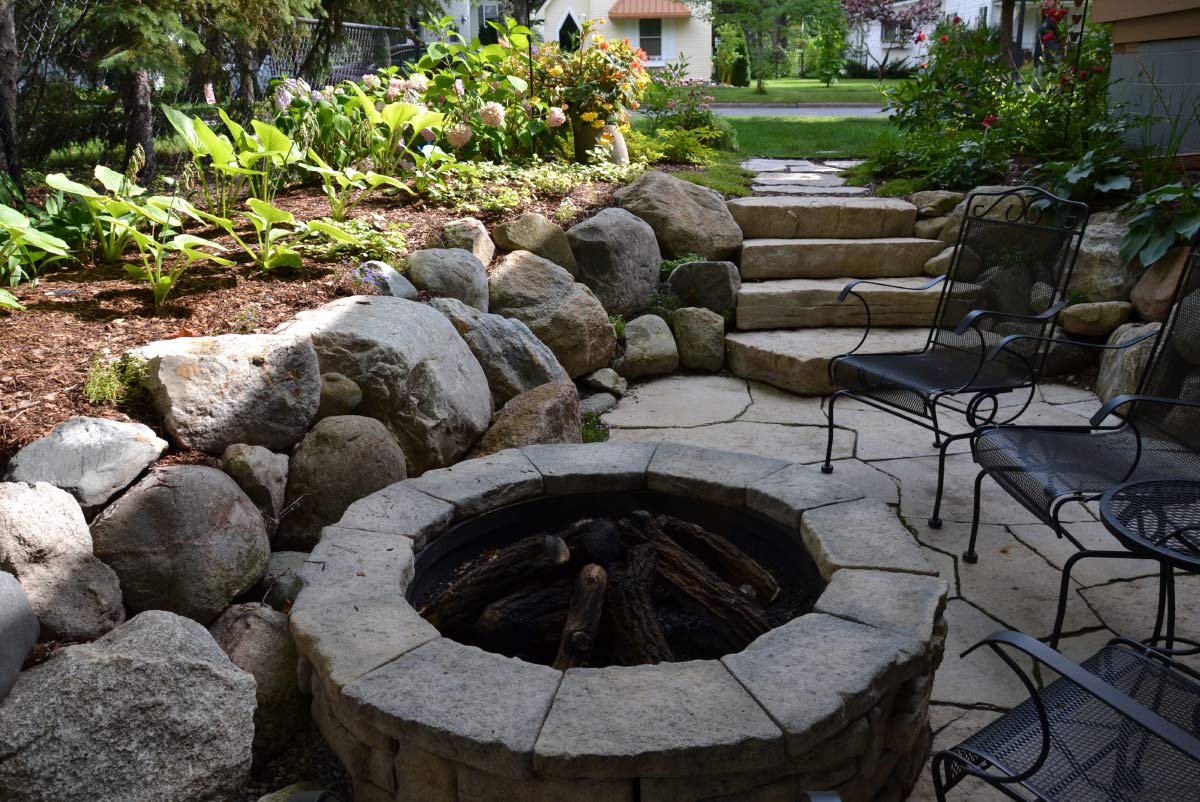 Downtown Traverse City Cozy Outdoor Living Space and Walk TruNorth