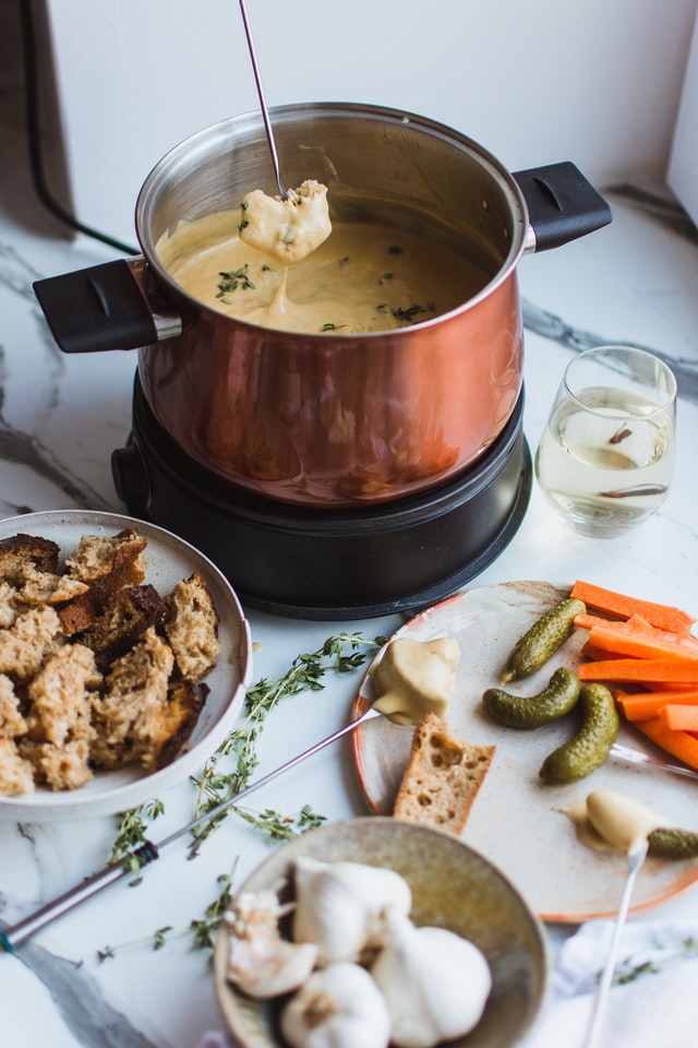 How To Use A Fondue Pot - Easy Tips and Ideas For Beginners