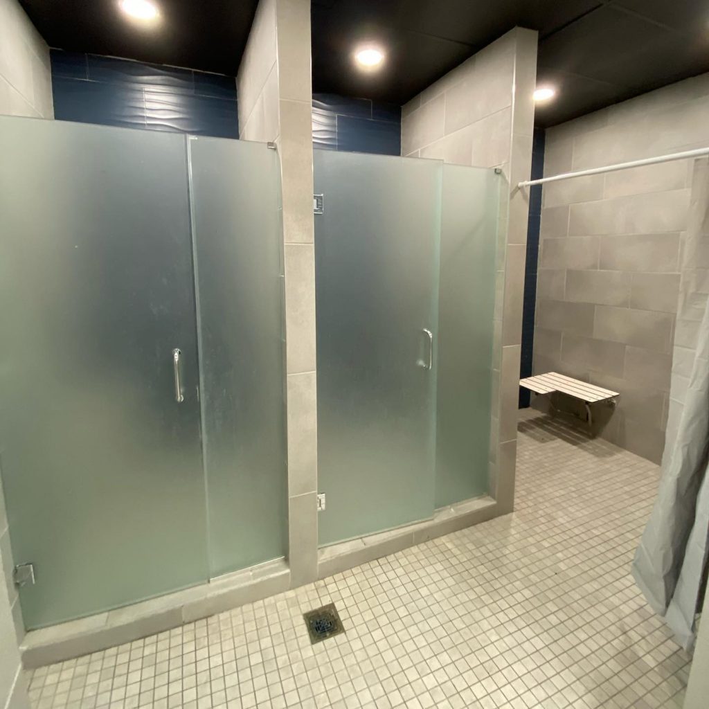 Does Crunch Fitness Have Showers? (Photos & Amenities Explained)