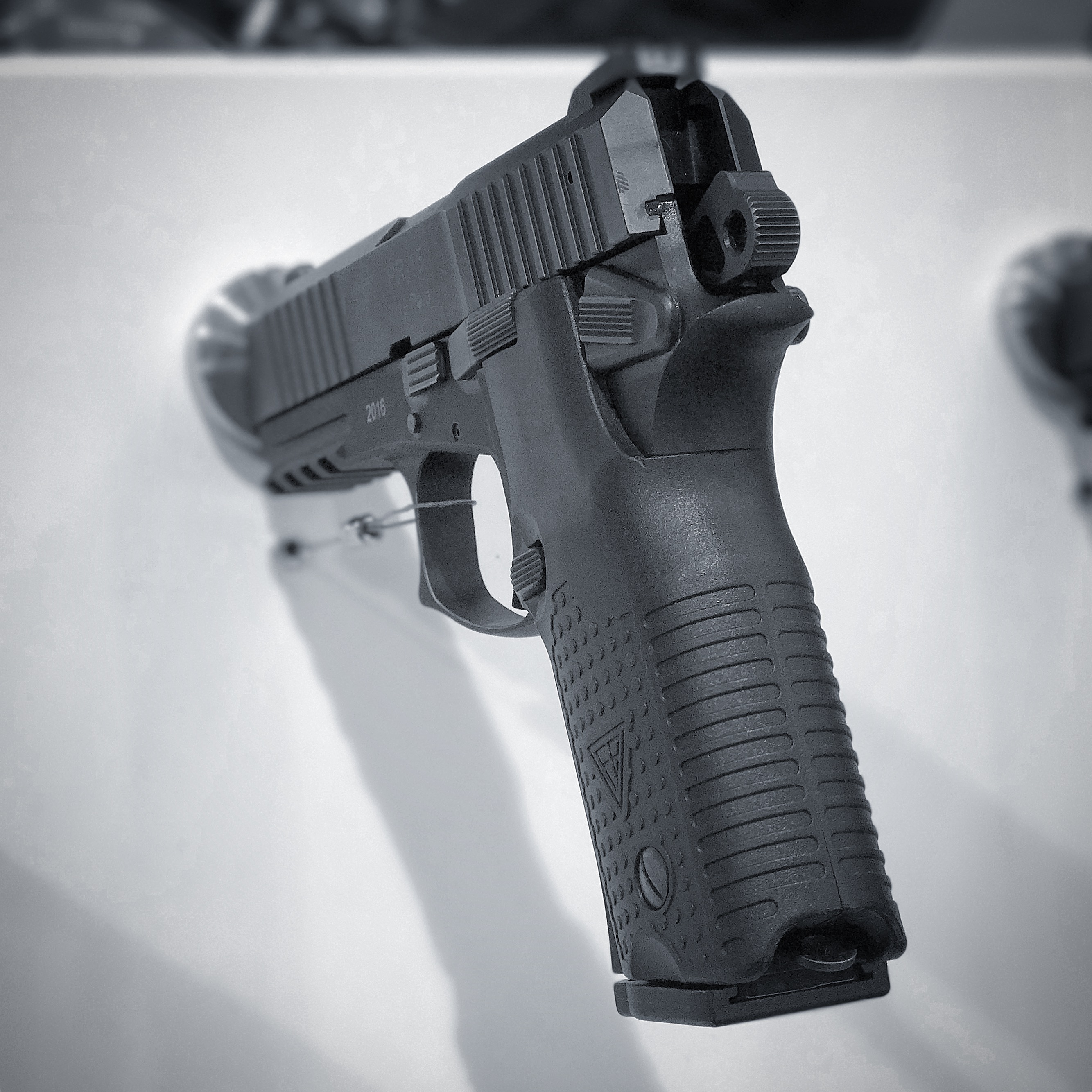 Pistolet PR15 Ragun czyli VIS 100 z Fabryki Broni "Łucznik" Radom ma