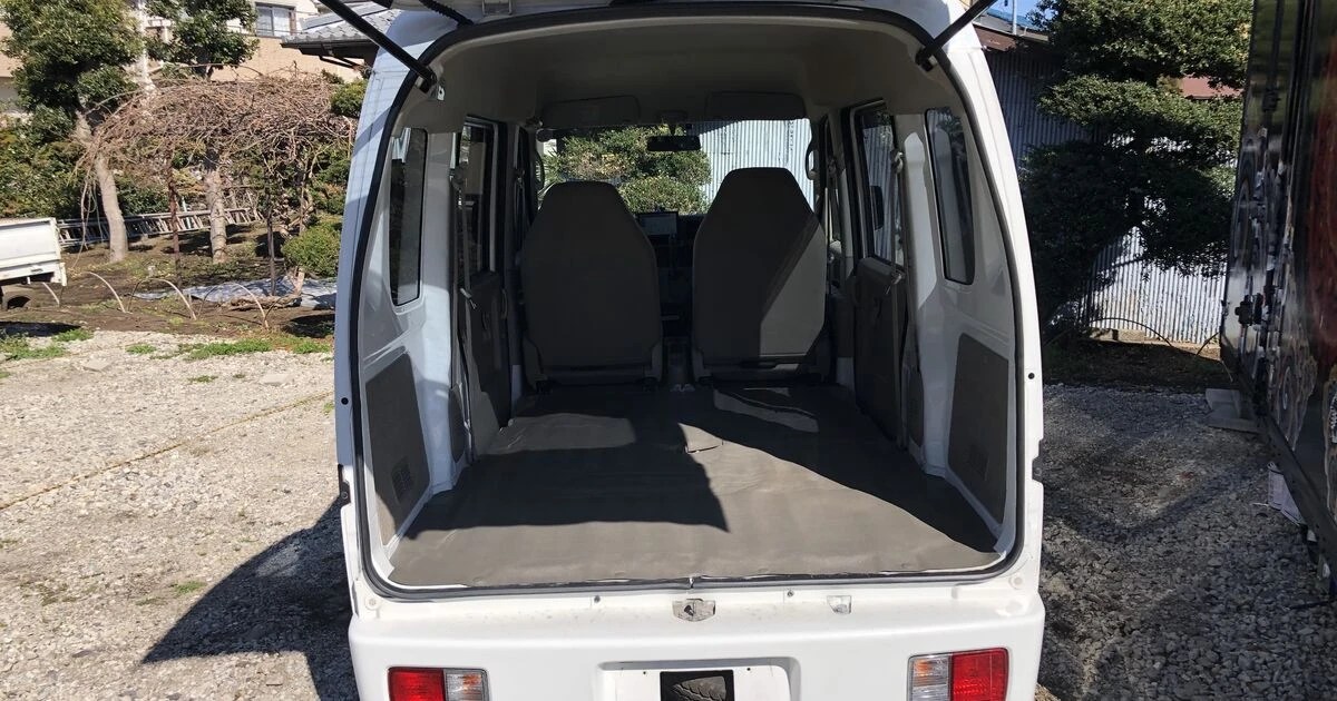 フルフラットになる軽バン！スズキのエブリィ！ 町田のTRYS MOTORSが取り扱う商品の入荷・販売状況などを掲載しています