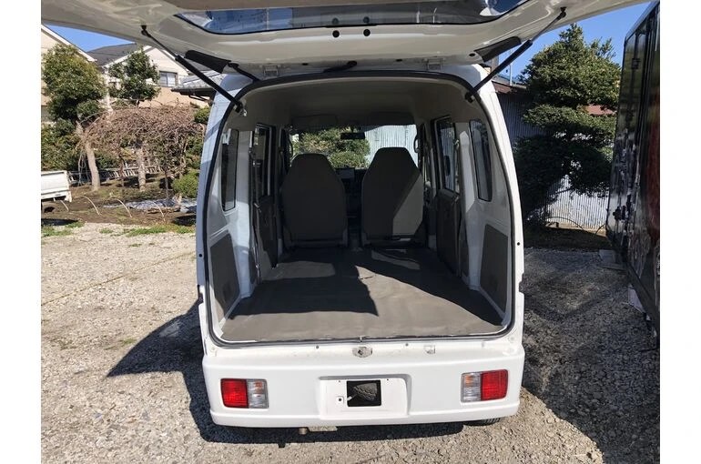 フルフラットになる軽バン！スズキのエブリィ！ 町田のTRYS MOTORSが取り扱う商品の入荷・販売状況などを掲載しています