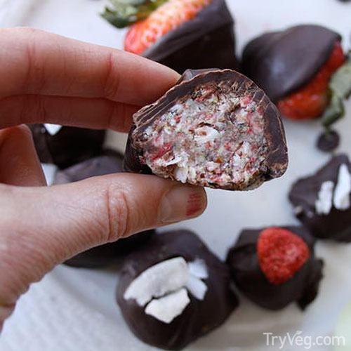 Vegan Chocolate Strawberry Truffles TryVeg