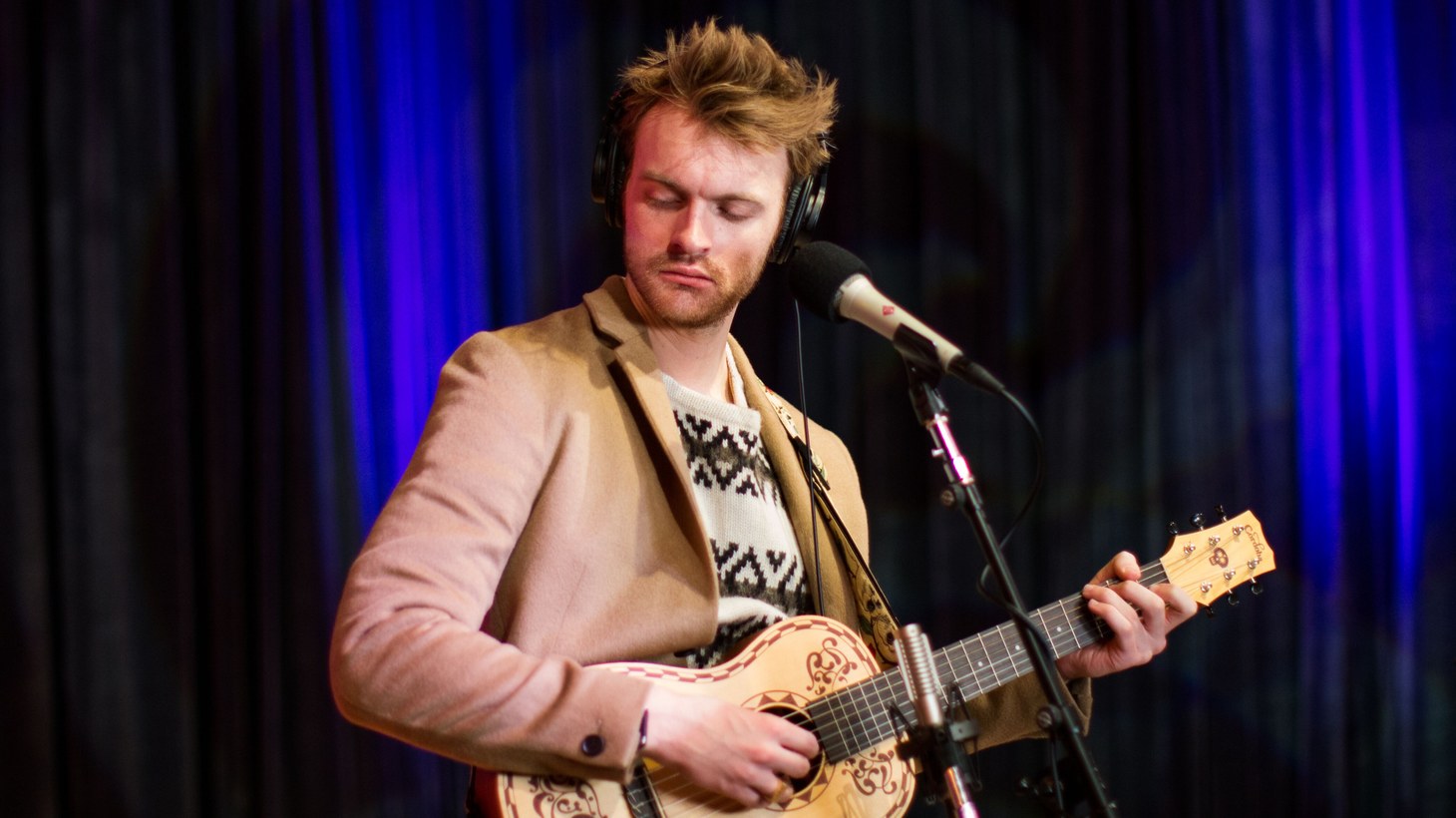 دانلود آهنگ Die Alone از FINNEAS طرفداری