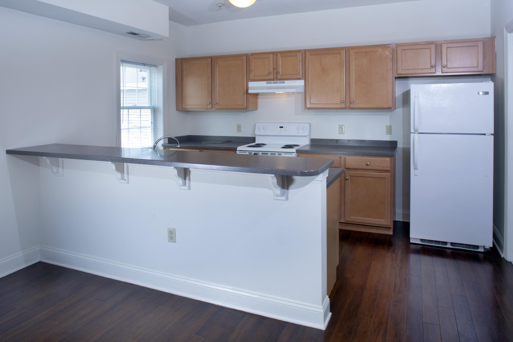 Newark Square Apartments Tsionas