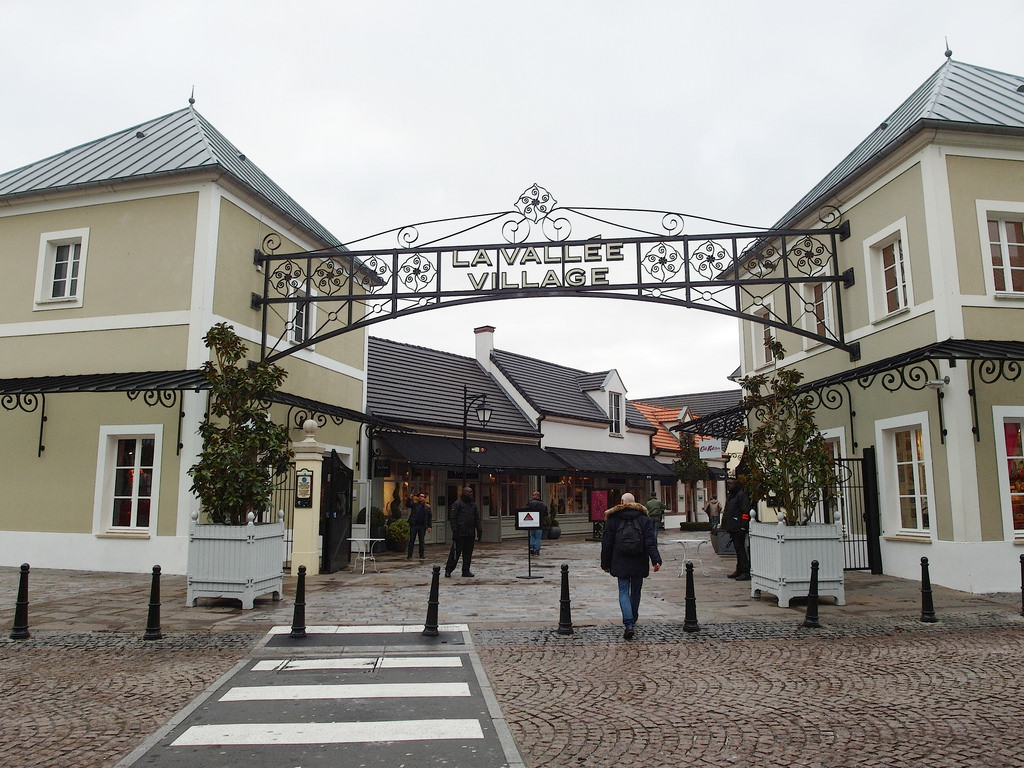 巴黎 La Vallee Village Outlet 河谷購物村：交通、折價券、必買品牌總整理