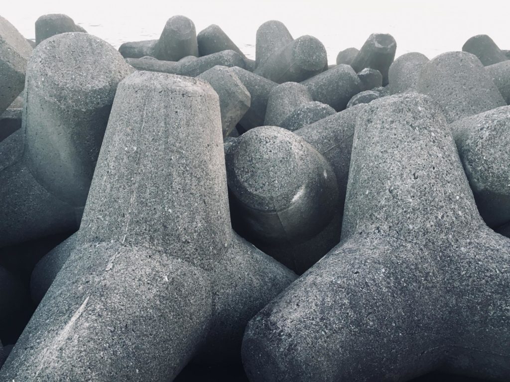 穴釣りのやり方を徹底解説！おすすめのロッド・リール・仕掛け・餌もご紹介 釣りラボマガジン