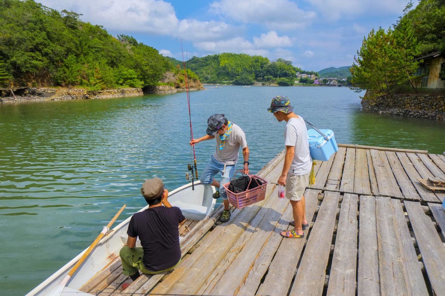 船釣り(沖釣り)のやり方とは？おすすめの服装や持ち物、船の予約方法をご紹介！ 釣りラボマガジン