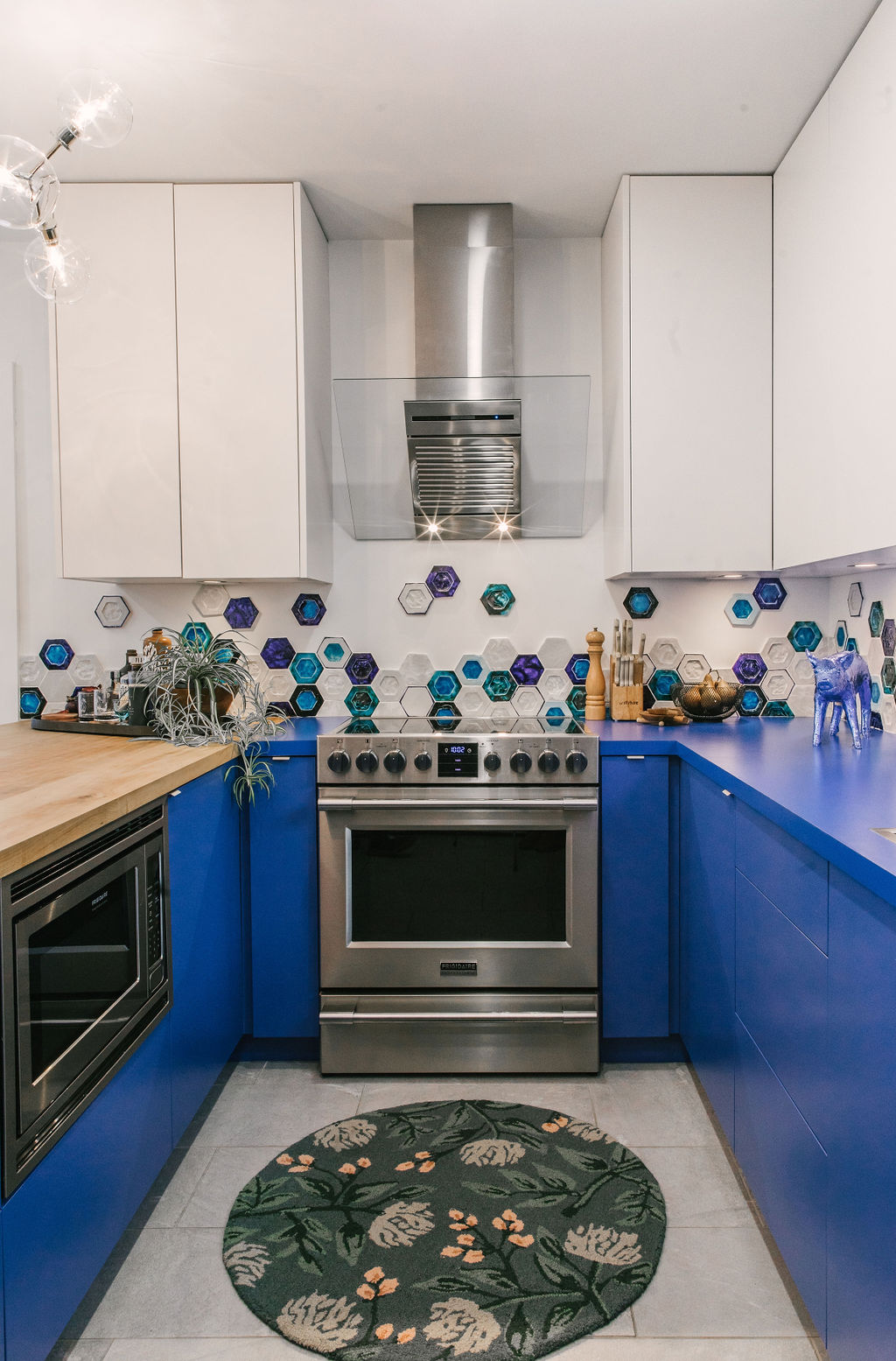 My Best Friends' Kitchen Tuck