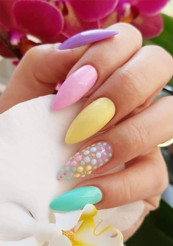 Unhas Coloridas【2022】ᐅ +72 Ideias e Cores Impressionantes!