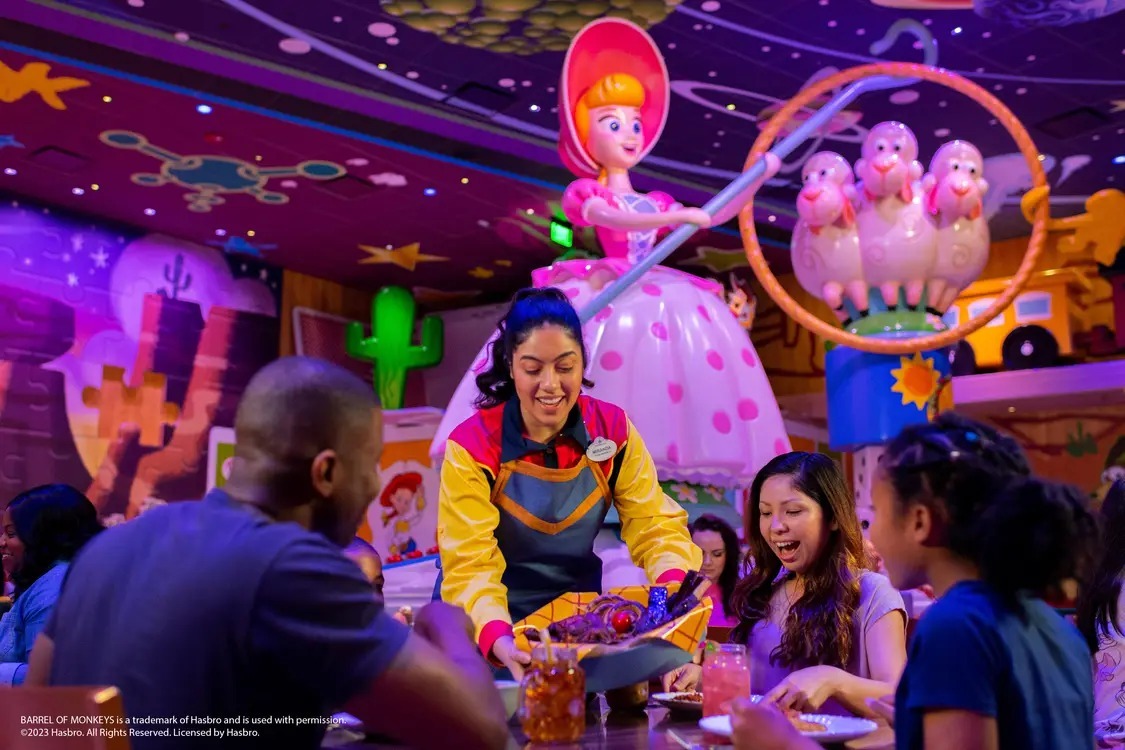 Primeiro restaurante com serviço de mesa do Toy Story do Mundo será inaugurado na Disney, em
