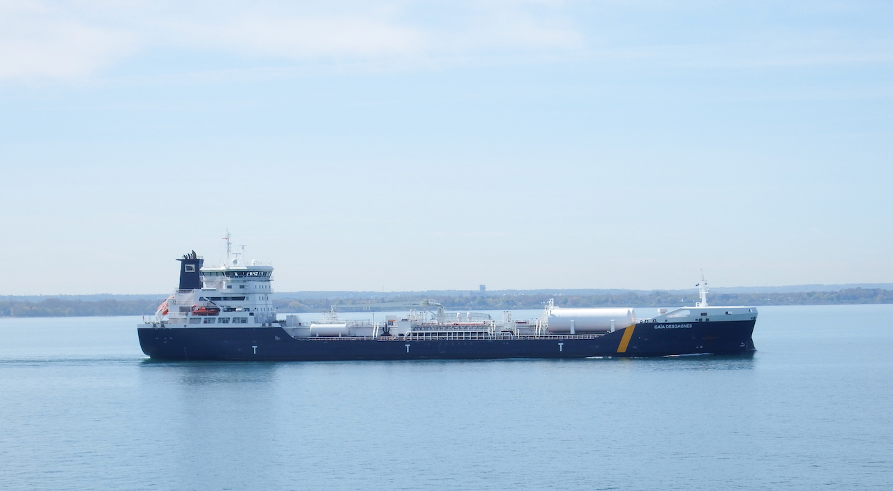 LL Toronto to Port Colborne tugster a waterblog