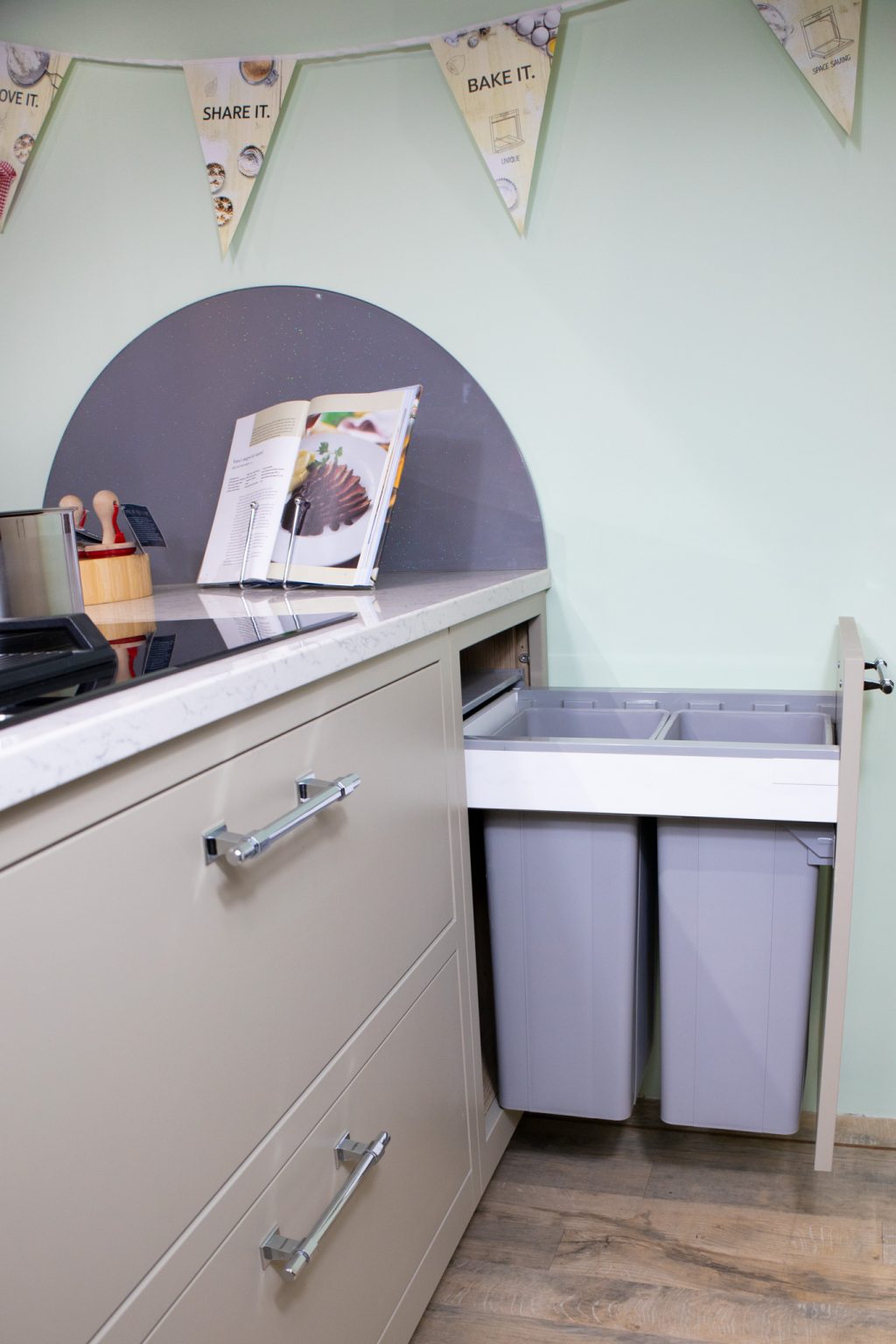 ExDisplay Kitchen, Island and Appliances The Used Kitchen Company