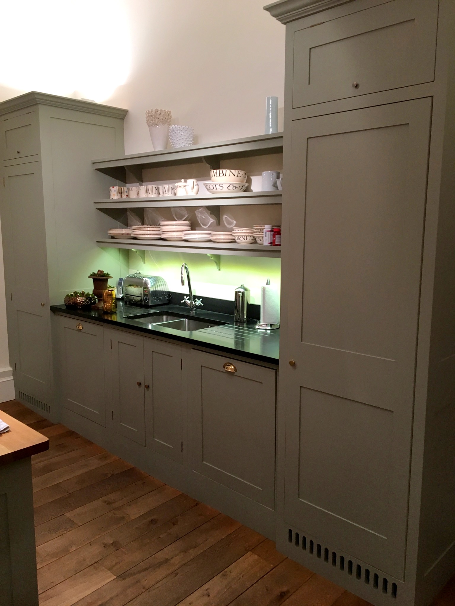 Approx 6yr Old Plain English Kitchen, Island, Granite Worktops and