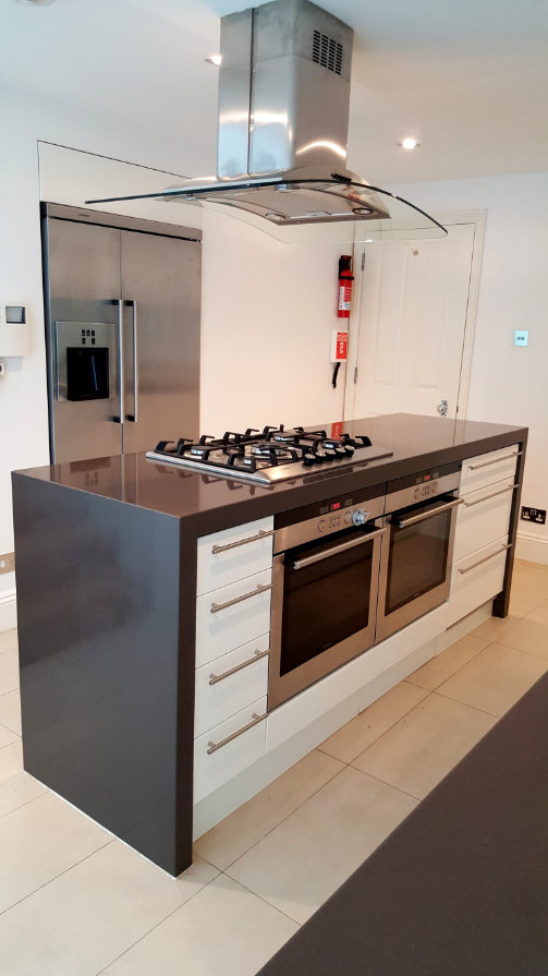 Approx 9yr Old Kitchen, Island, Granite Worktops and Appliances