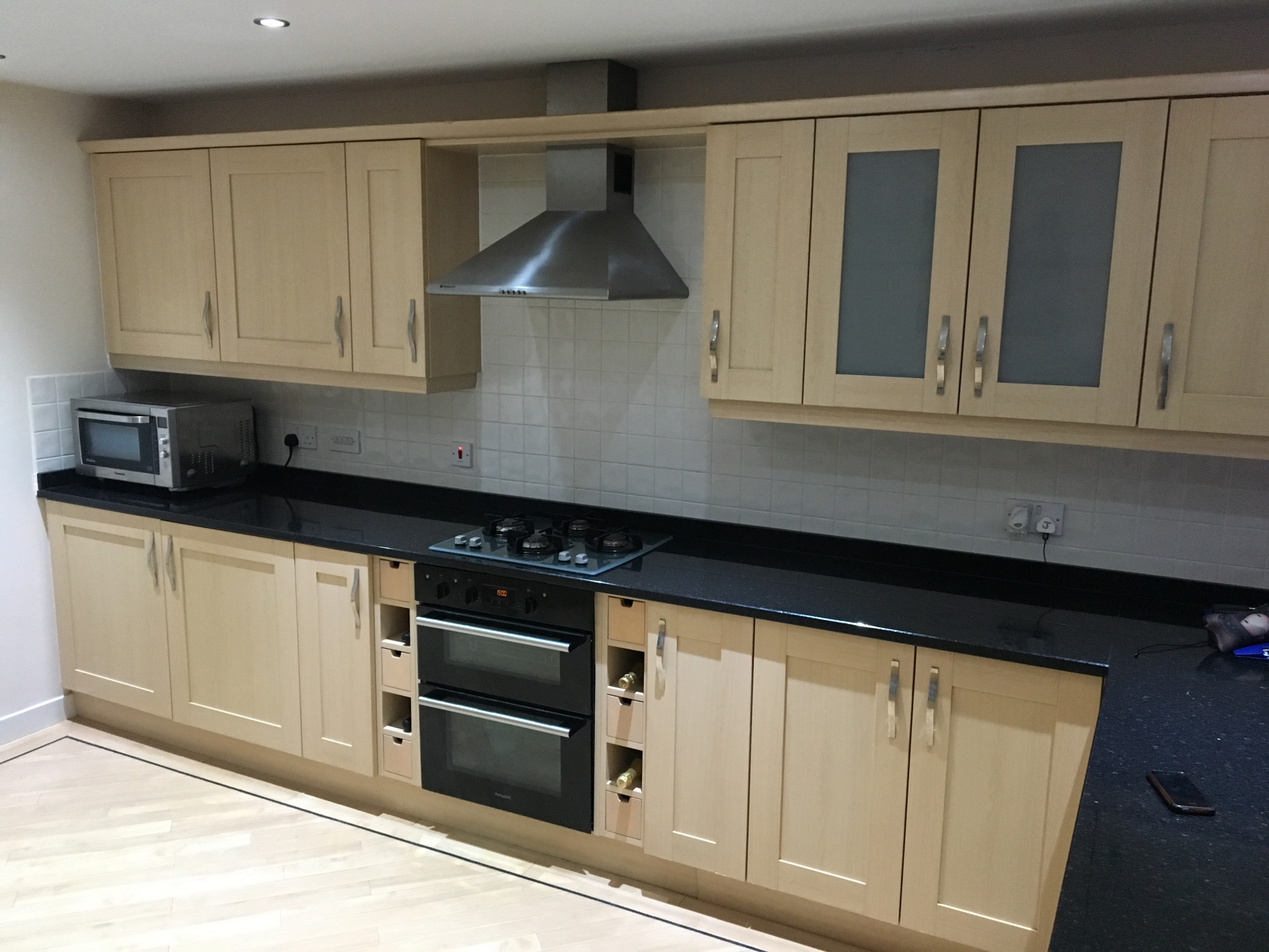 Kitchen With Breakfast Bar, Granite Worktop ] The Used Kitchen Company