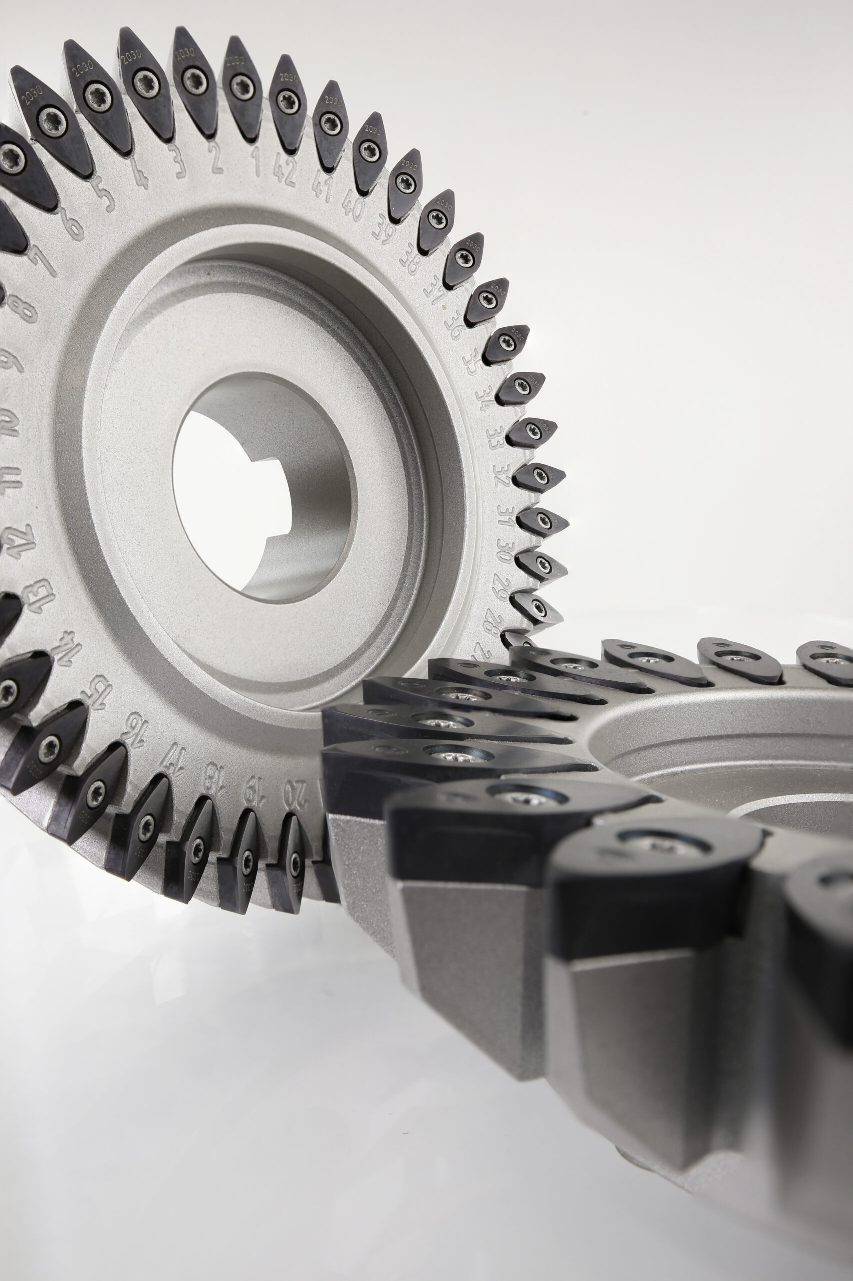 Gear skiving with Tungaloy´s innovations TungaloyNTK America, Inc.