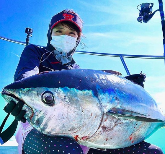 【スーパーナブラ（つりおんな）】は何者？素顔、職業、車、猫など 釣りラバ！