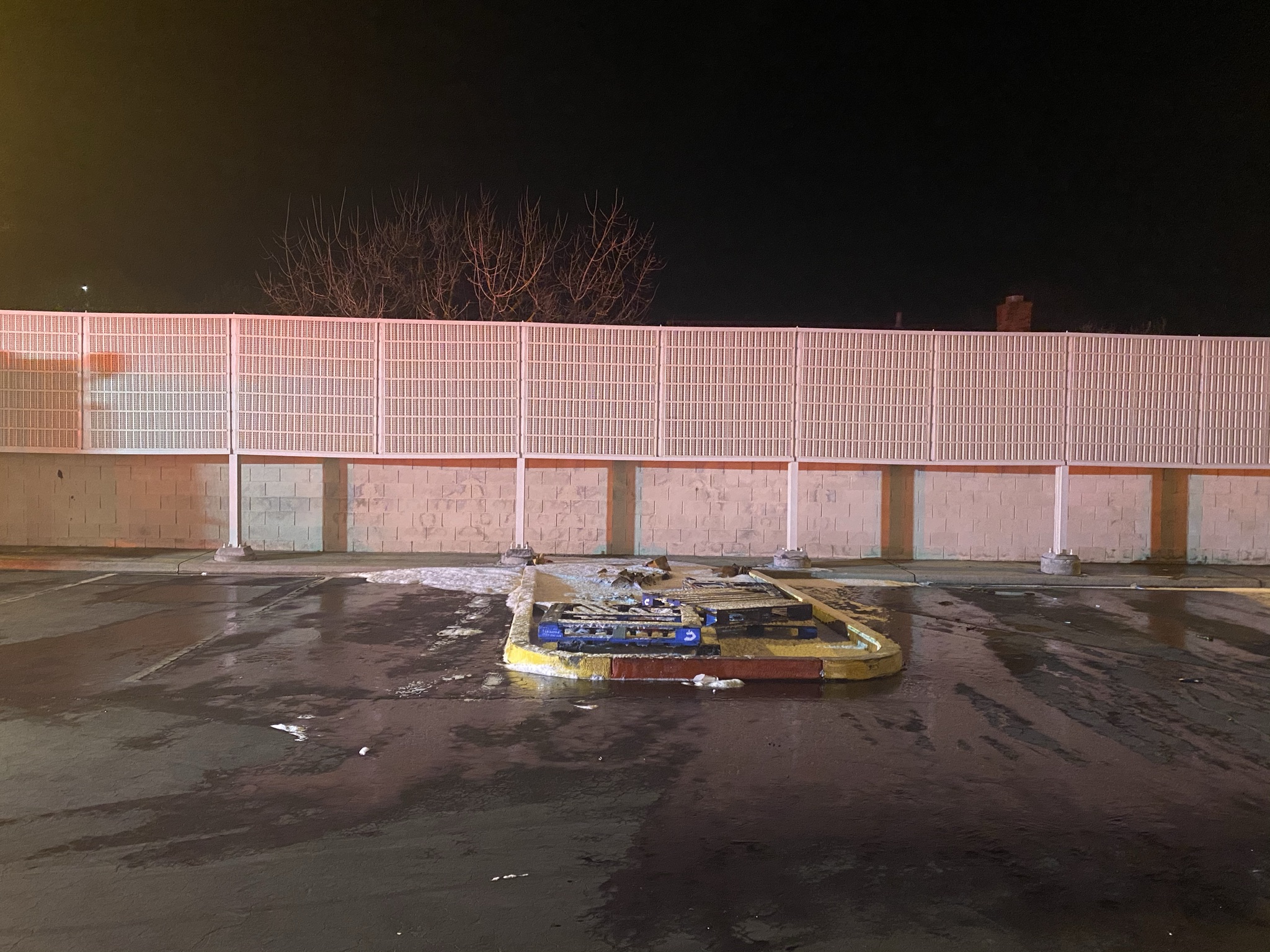 Arsonist starts fire behind Walmart Neighborhood Market Thursday night