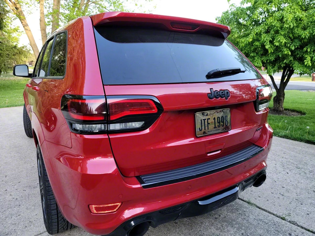 Jeep Grand Cherokee Tail Light Outline; Gloss Black (14-21 Jeep Grand