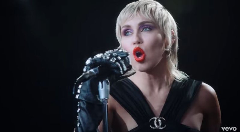 Miley Cyrus covers Blondie's 'Heart of Glass' at 2020 iHeartRadio Festival