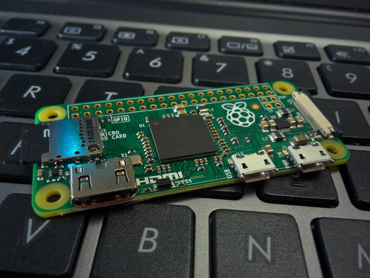 Learn to program on the Raspberry Pi control GPIO pins