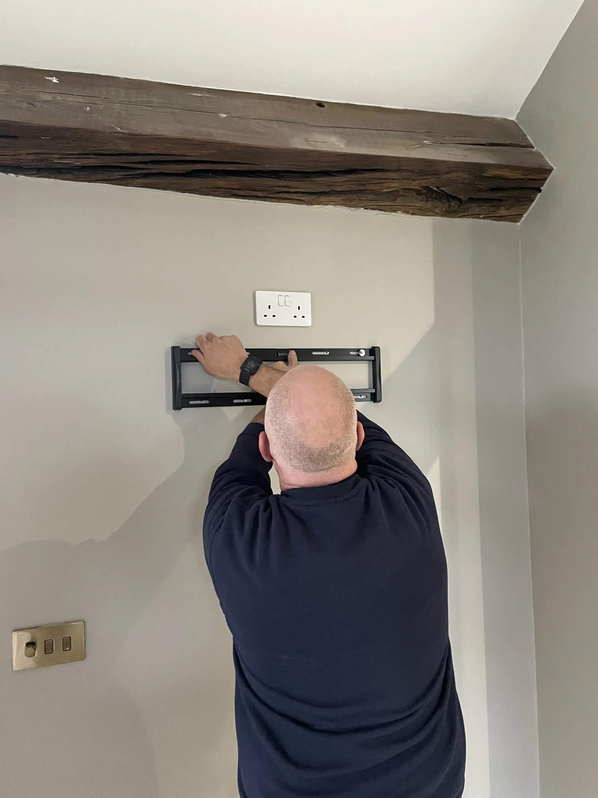 Gallery TV Aerial Man