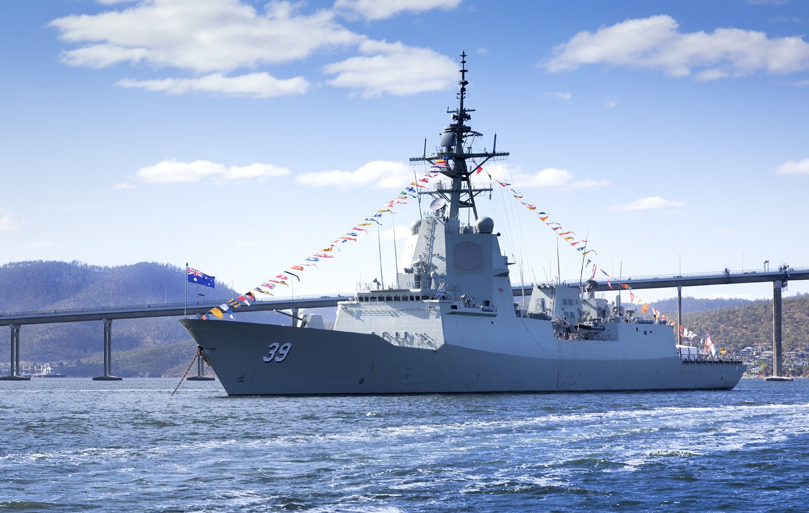 HMAS Hobart (DDG39) Photos, History, Specification