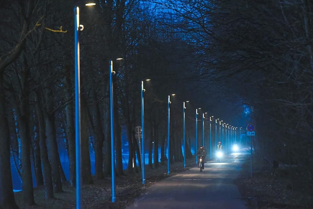 Adaptive Street Lighting PIR Sensor vs Radar Sensor