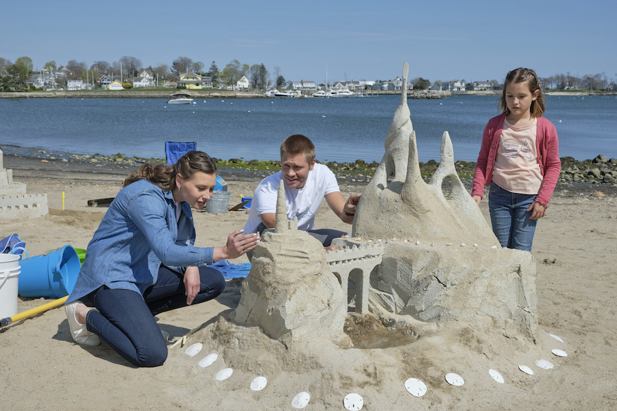 Hallmark's 'Sand Dollar Cove' Stars Chad Michael Murray, Aly Michalka