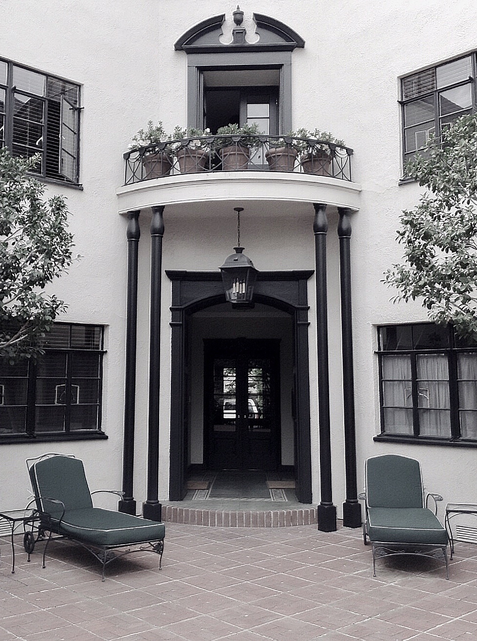 Glamour Inspired Rodeo Drive Apartment Tweak Your Space