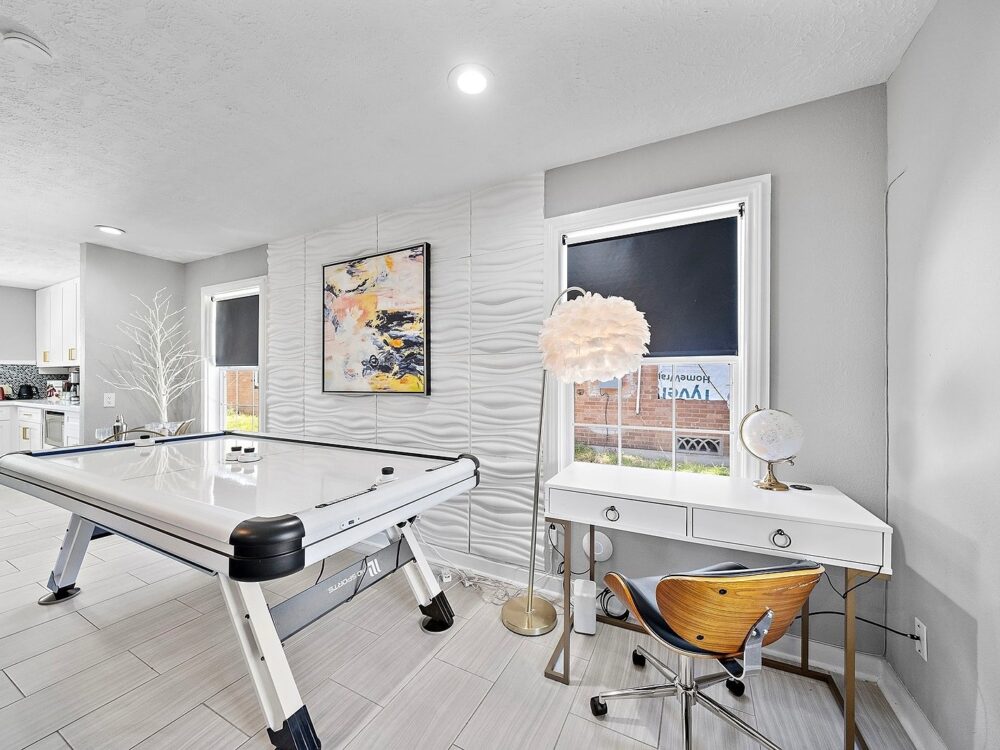 Classy Htown Home • Air Hockey Table • Backyard W/Grill • Board Games