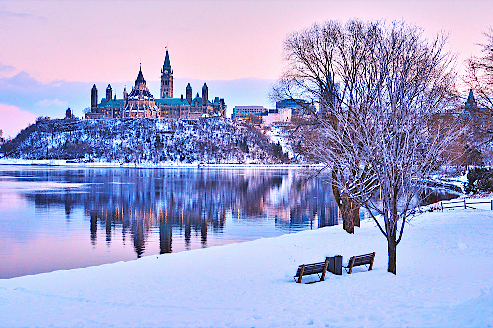 Experience 3 fabulous cities in central Canada by train